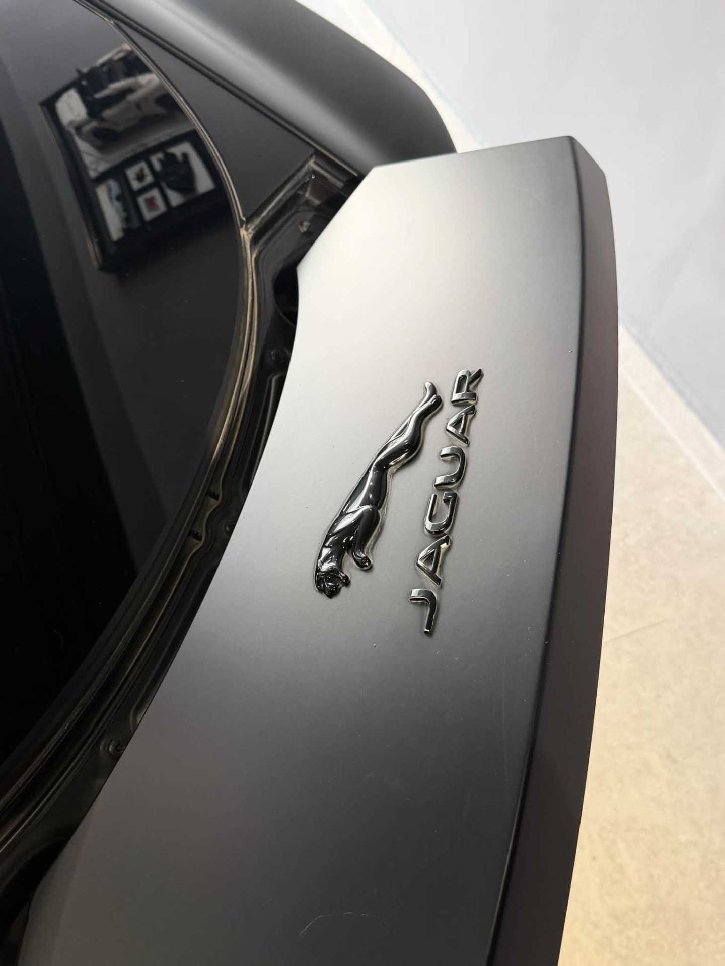 جاكوار F-Type 2023