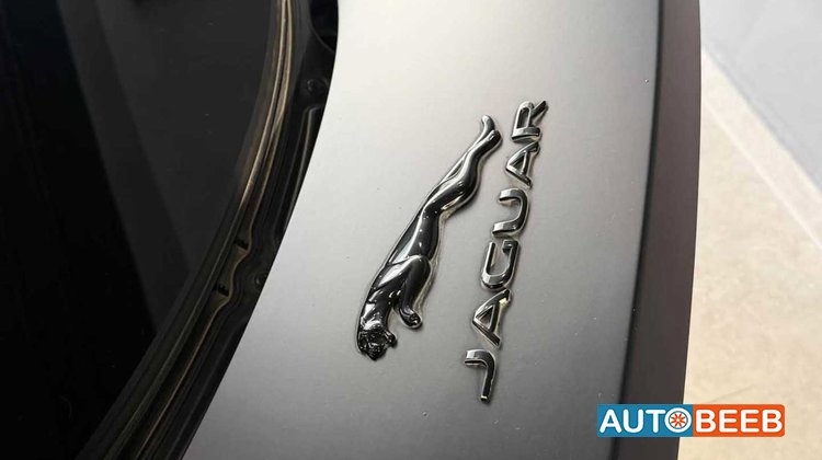 جاكوار F-Type 2023