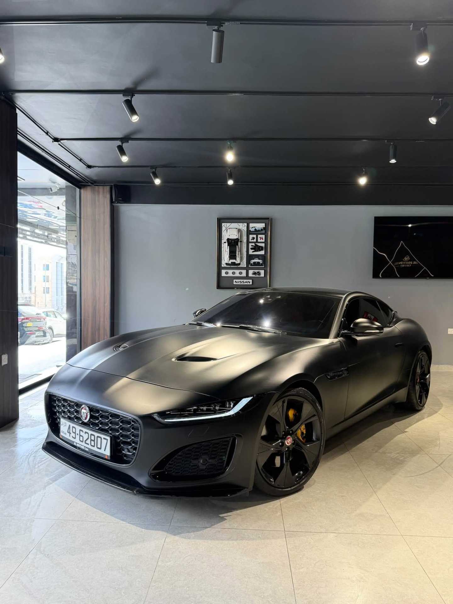 جاكوار F-Type 2023