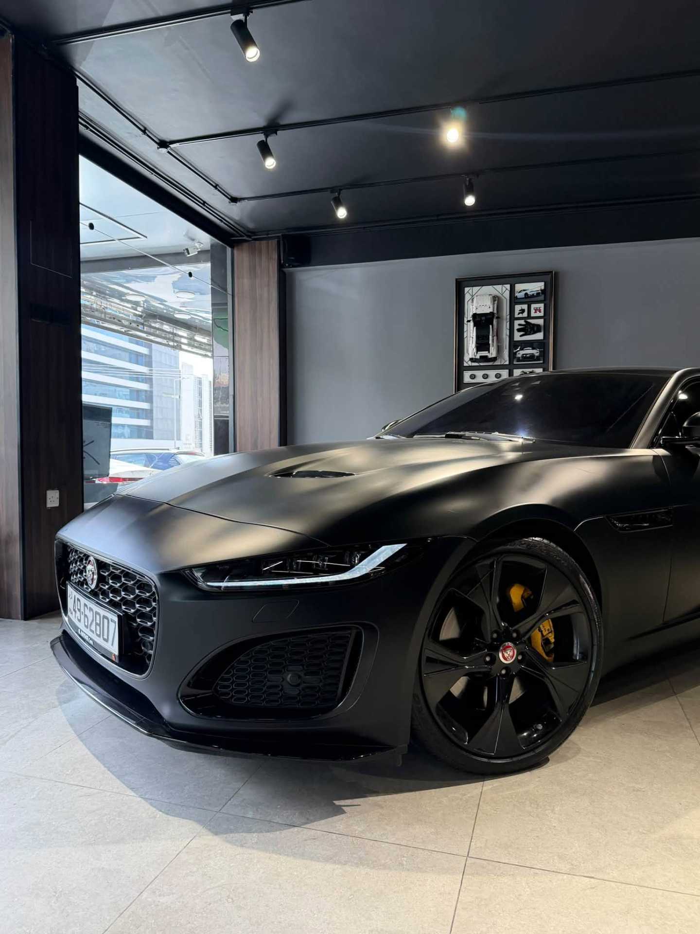 جاكوار F-Type 2023