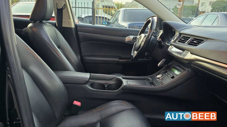 Lexus CT200 2015