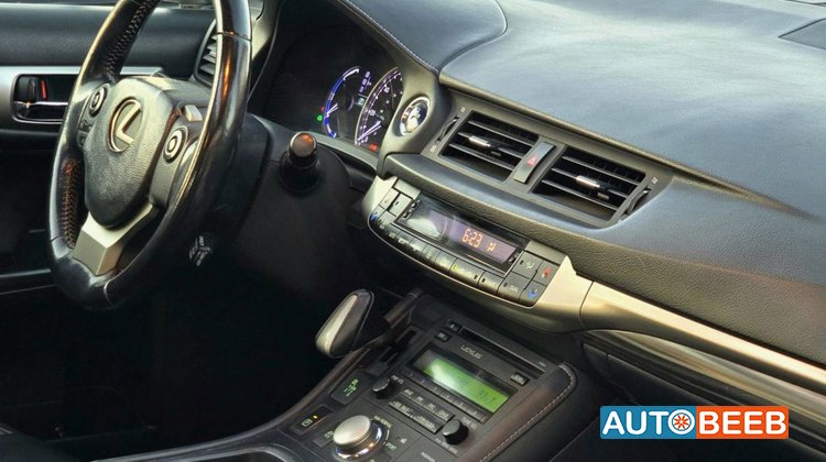 Lexus CT200 2015