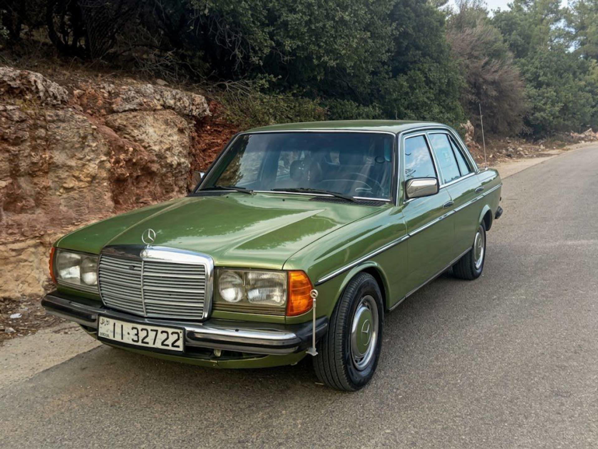مرسيدس بنز E200 1983