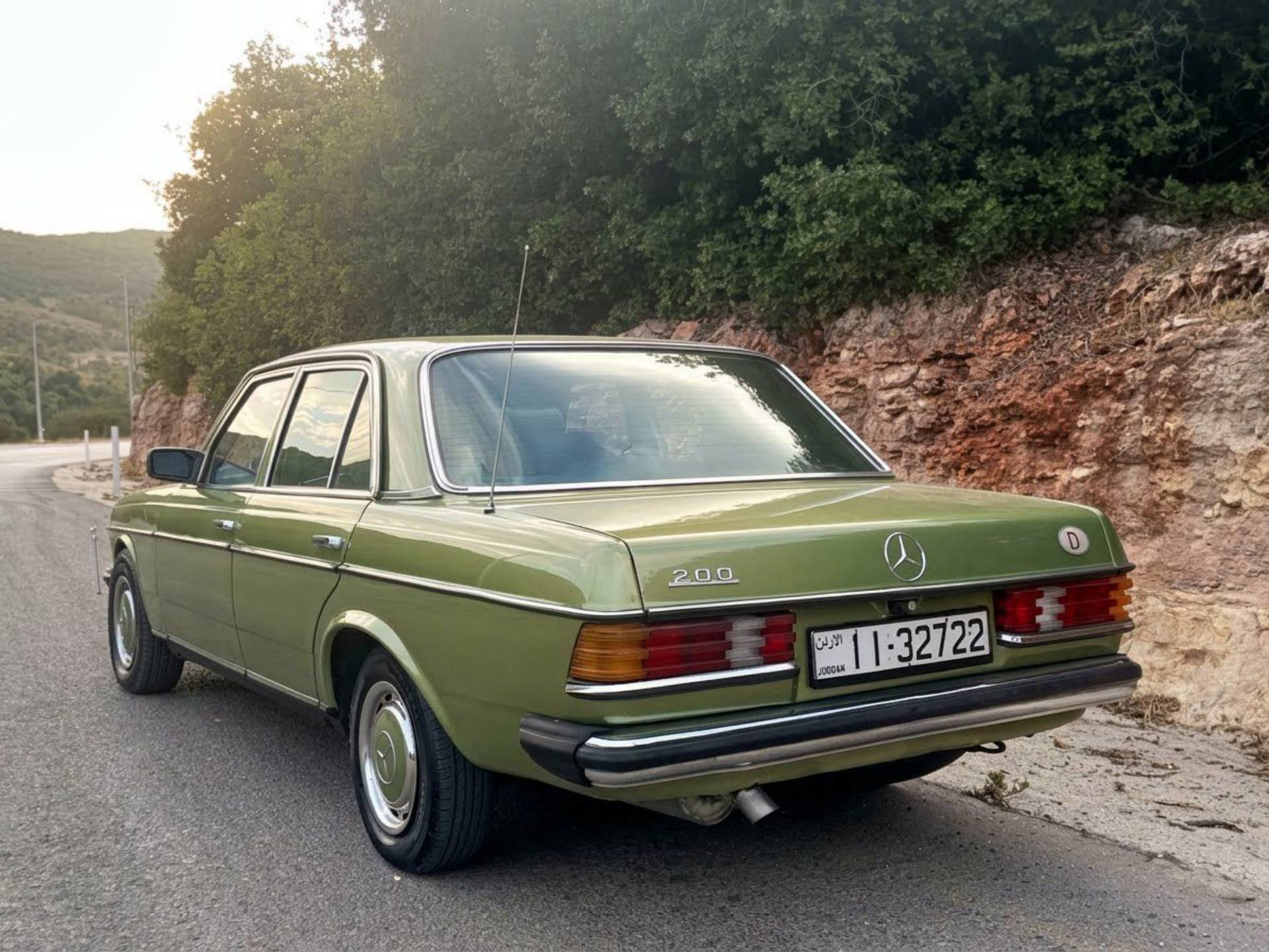 مرسيدس بنز E200 1983
