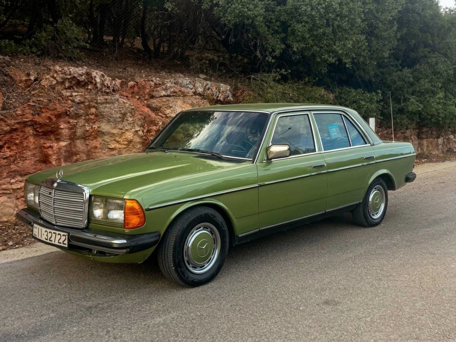 مرسيدس بنز E200 1983