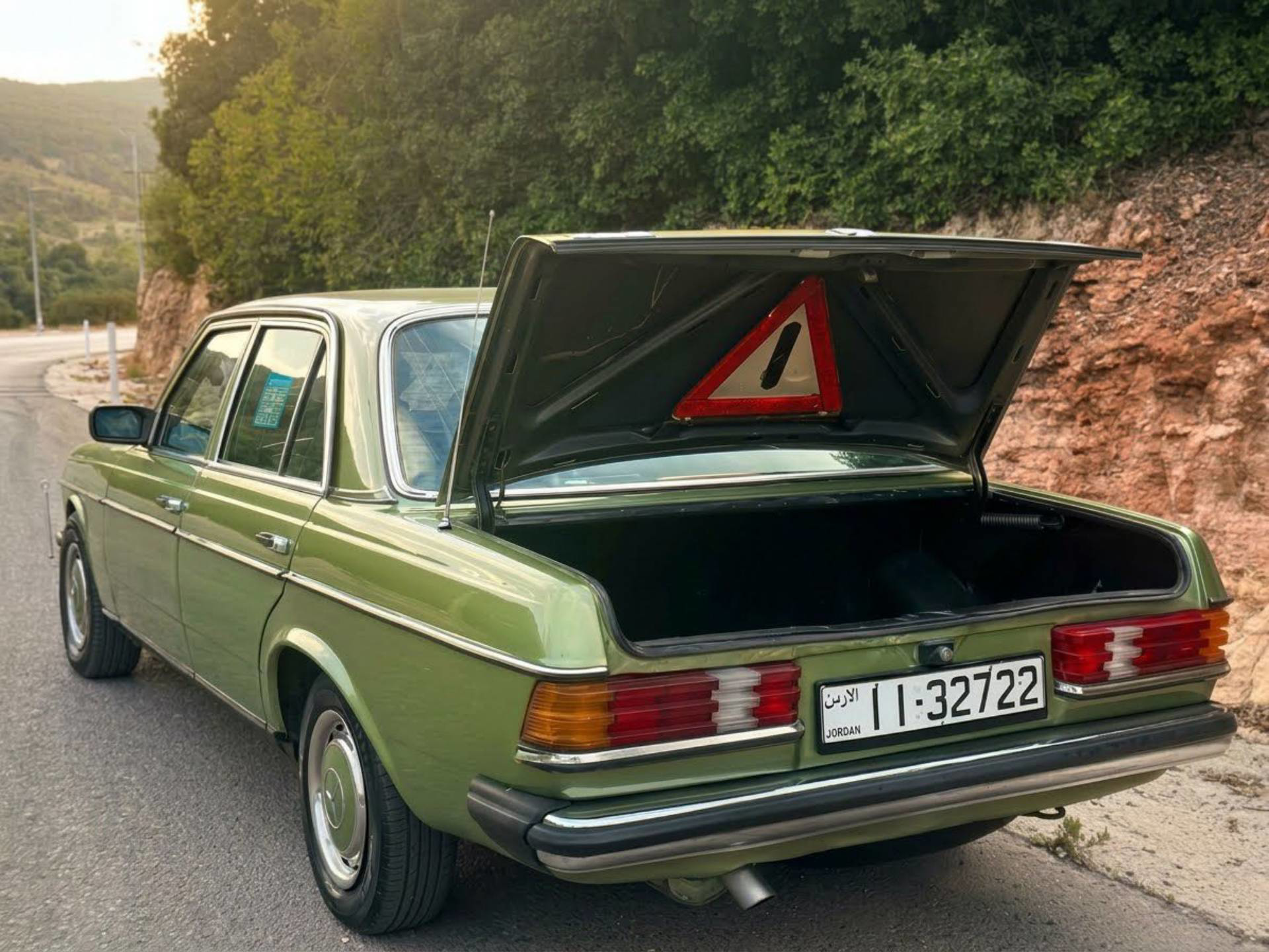 مرسيدس بنز E200 1983