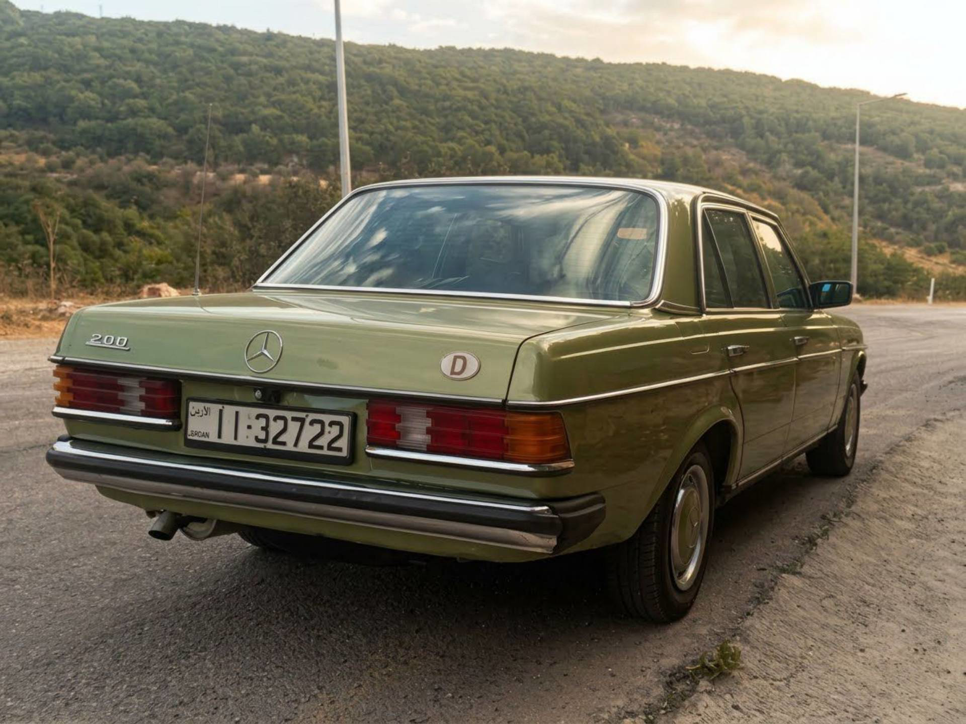 مرسيدس بنز E200 1983