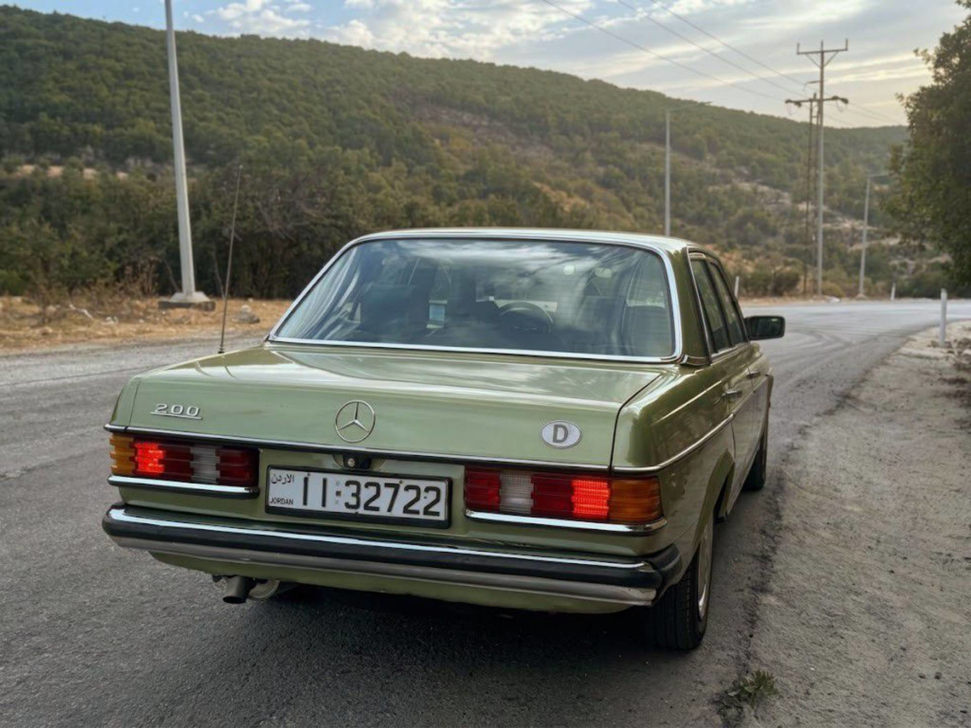 مرسيدس بنز E200 1983
