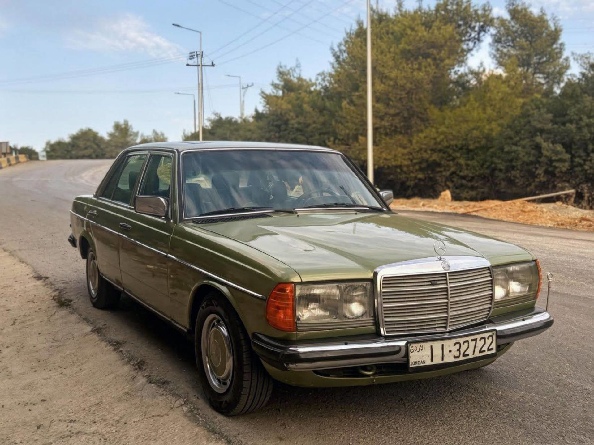 مرسيدس بنز E200 1983