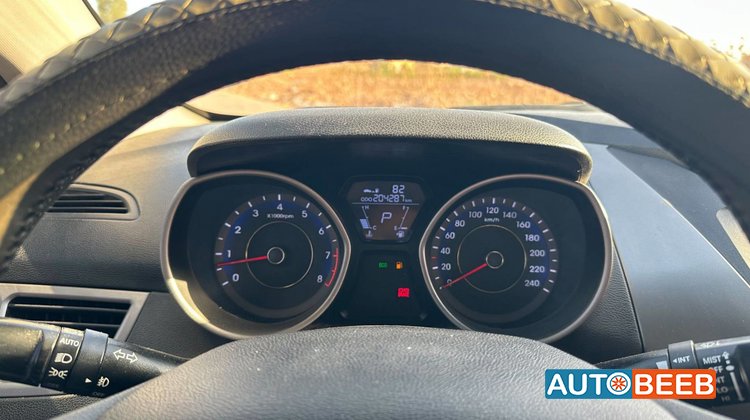Hyundai Avante 2011