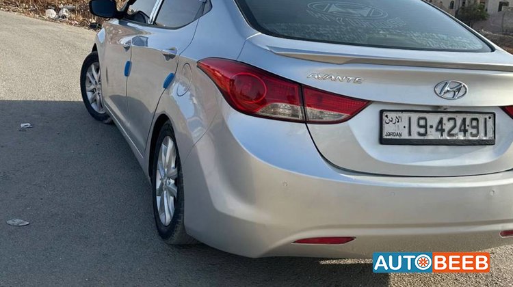 Hyundai Avante 2011