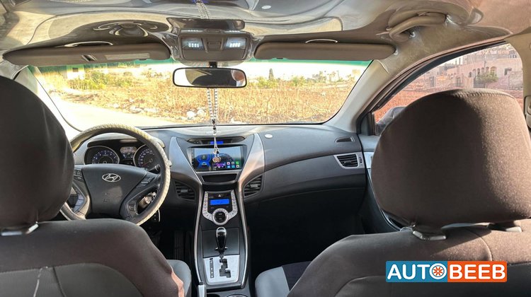 Hyundai Avante 2011