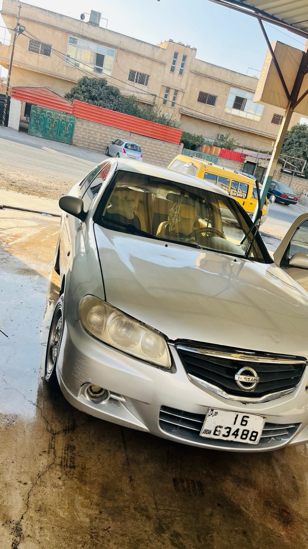 نيسان صني 2001