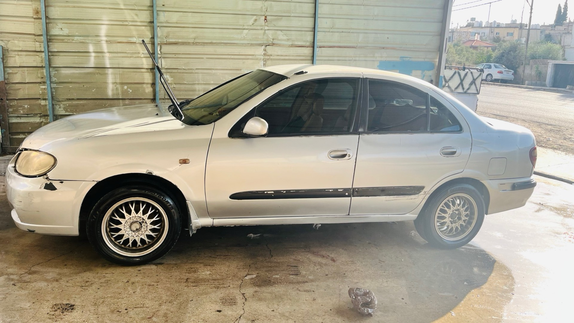 نيسان صني 2001