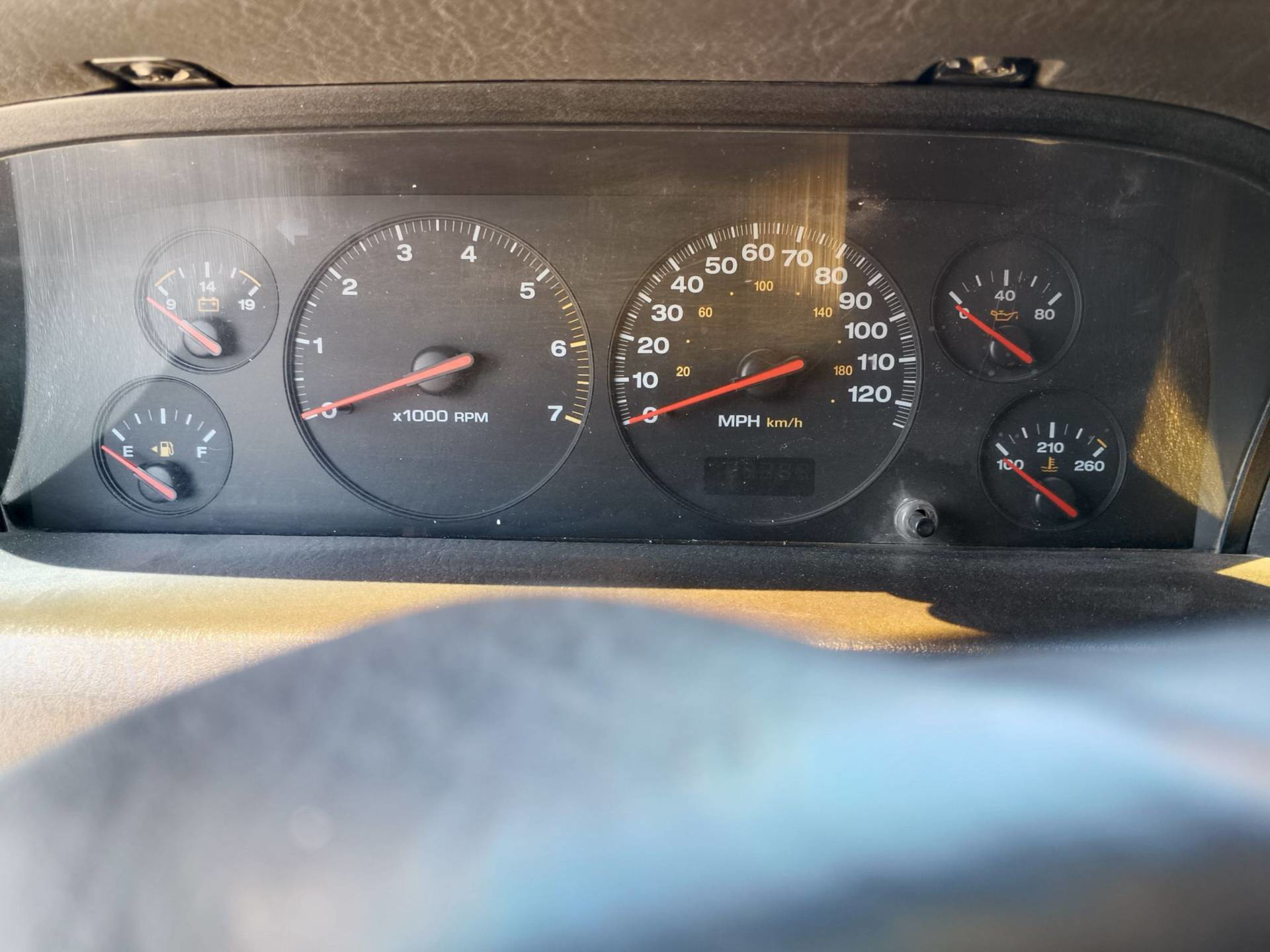 جيب شيروكي 2001