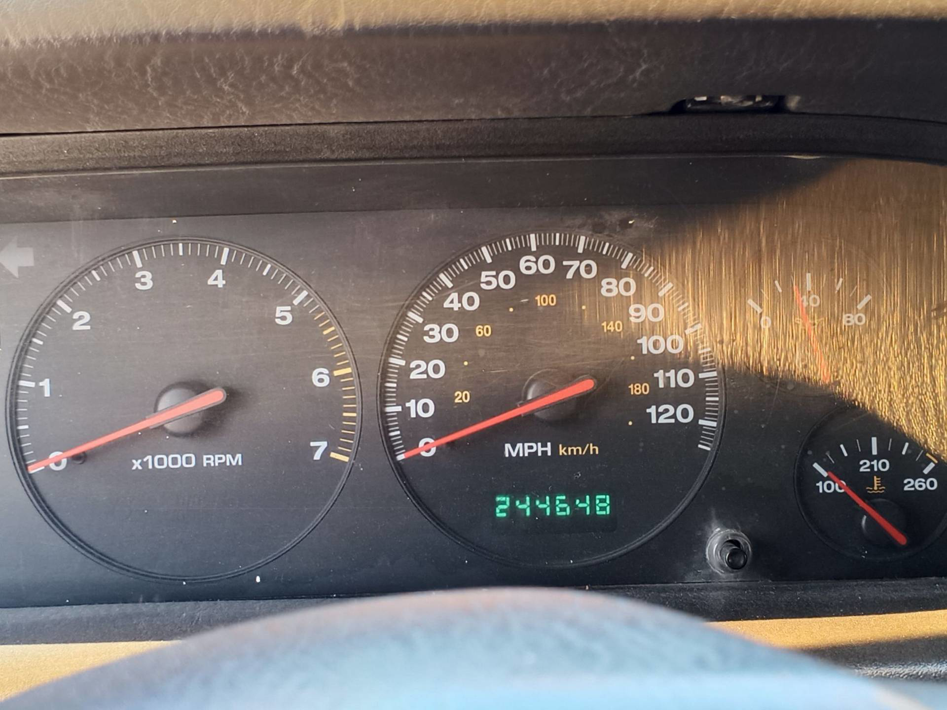 جيب شيروكي 2001