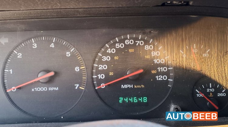 جيب شيروكي 2001