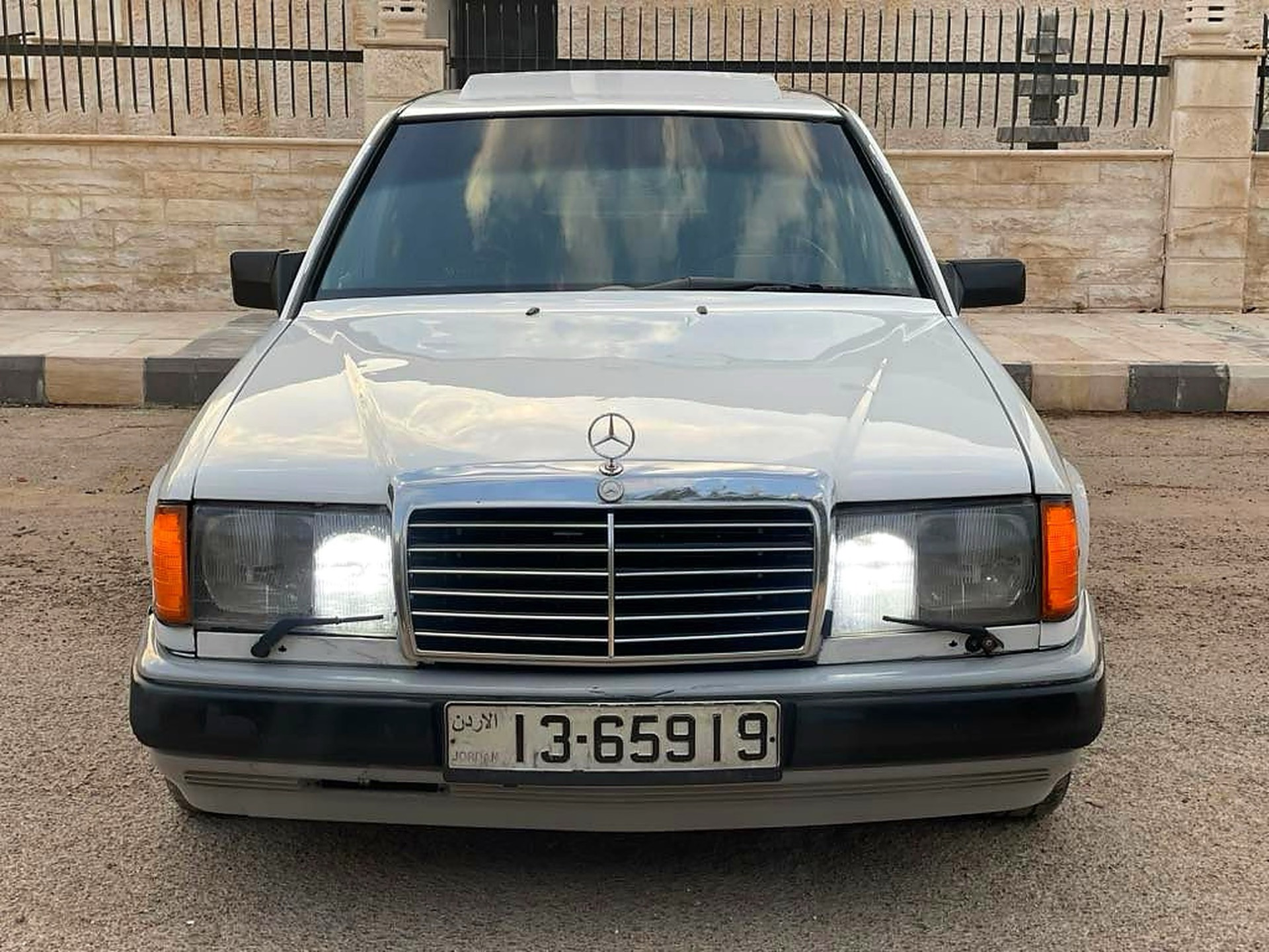 مرسيدس بنز E200 1986