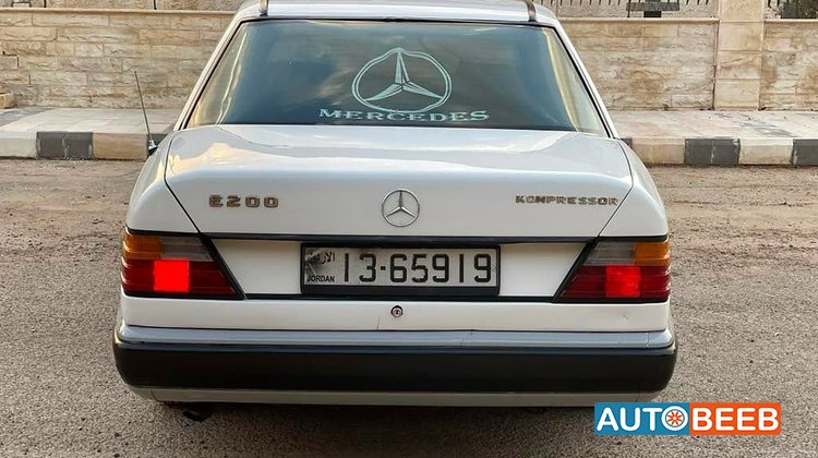 مرسيدس بنز E200 1986