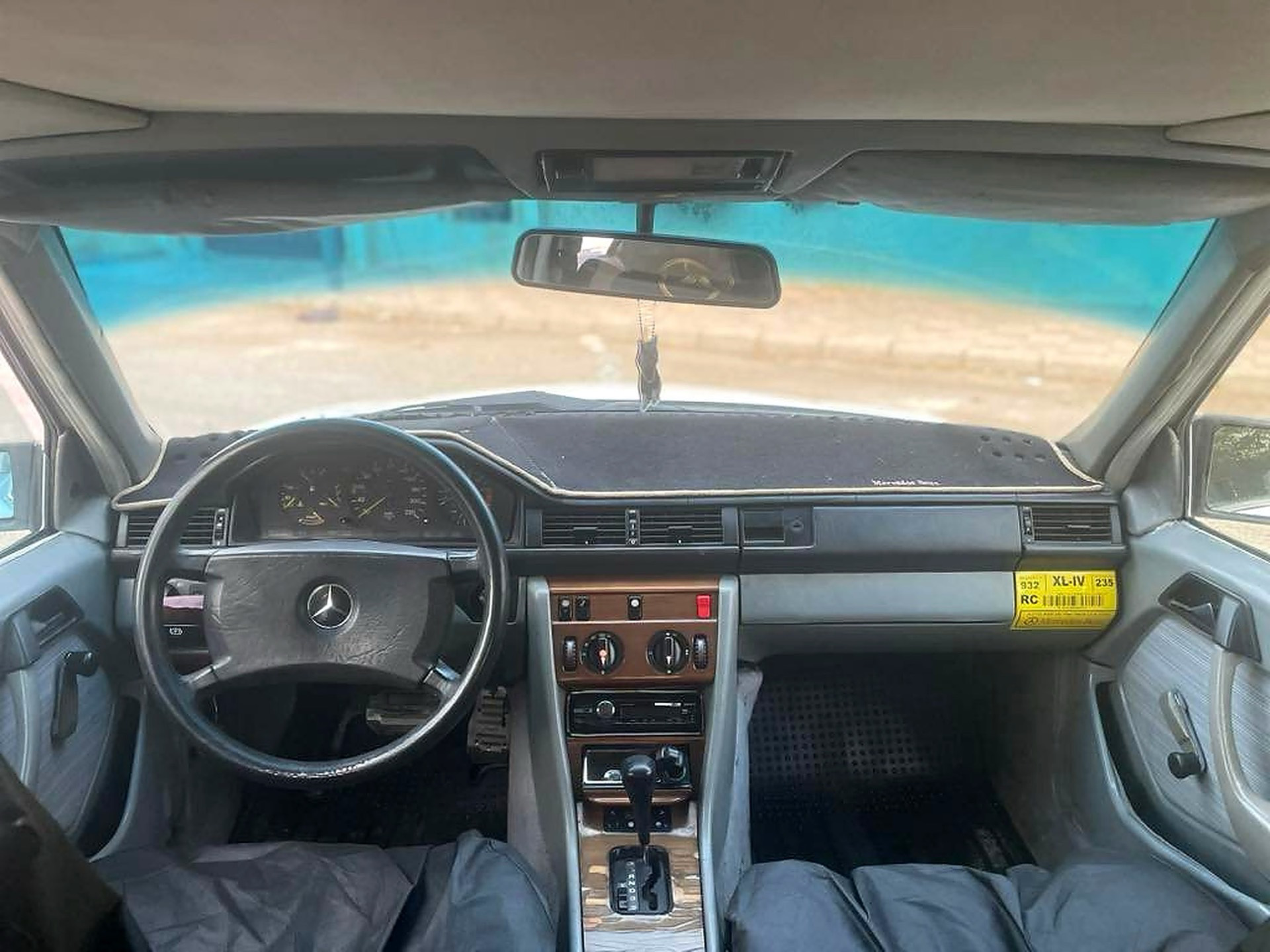 مرسيدس بنز E200 1986
