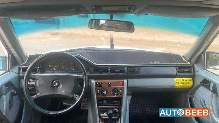 مرسيدس بنز E200 1986