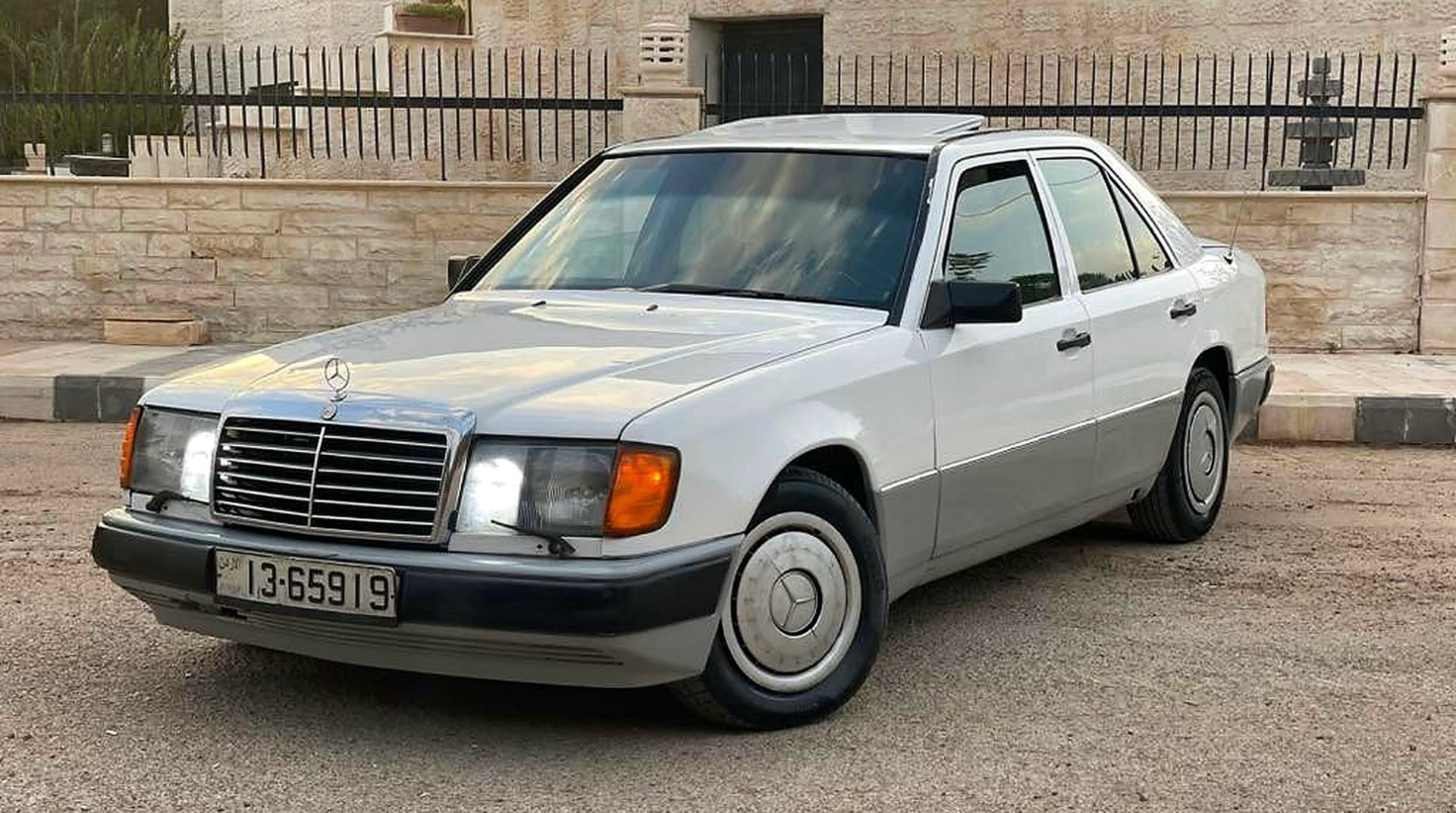 مرسيدس بنز E200 1986