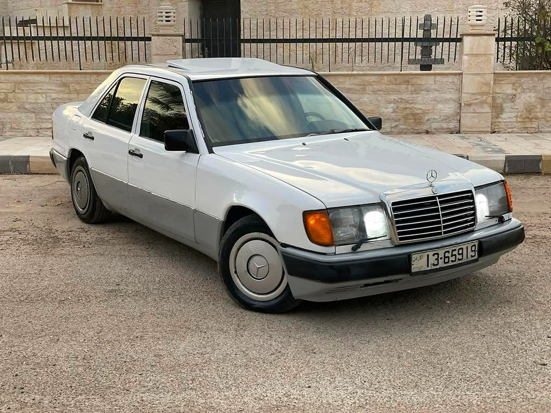 مرسيدس بنز E200 1986
