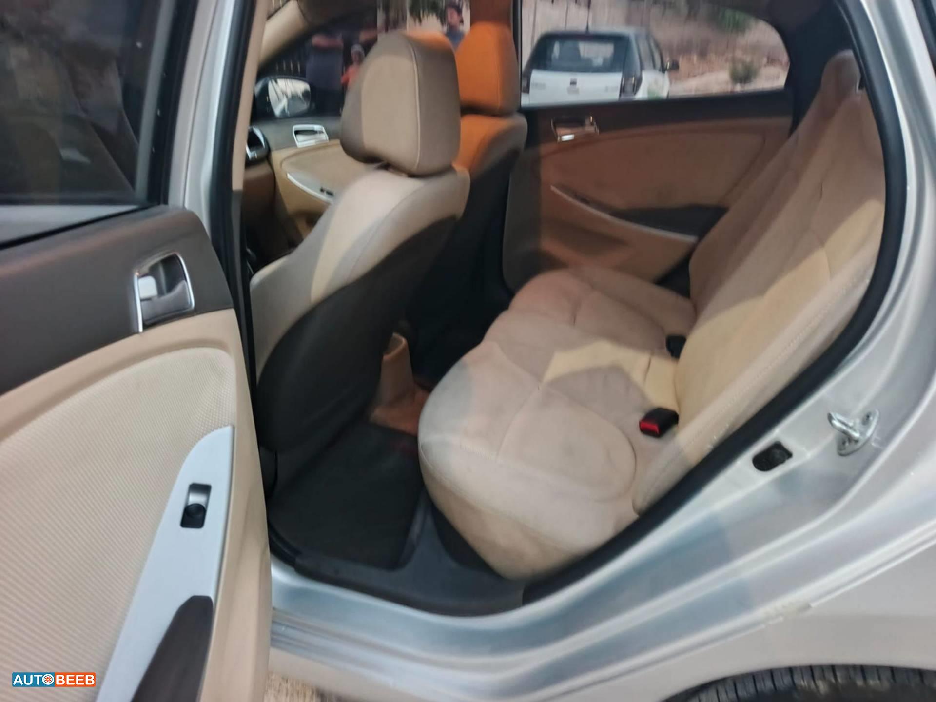 Hyundai Accent 2013