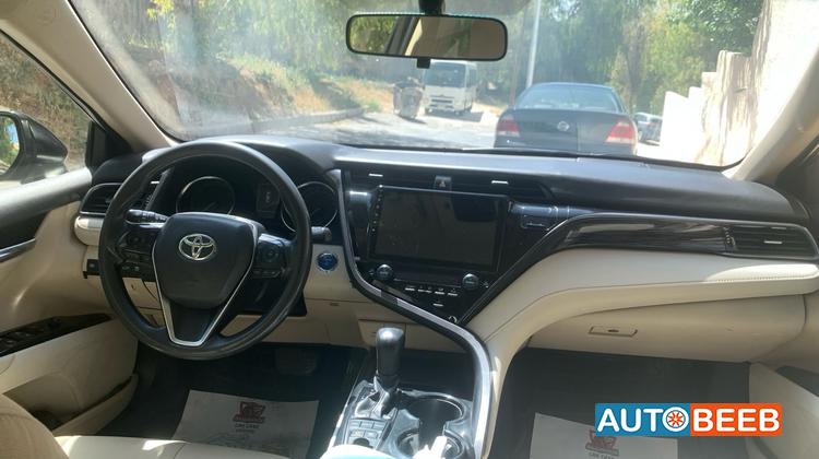 Toyota Camry 2019