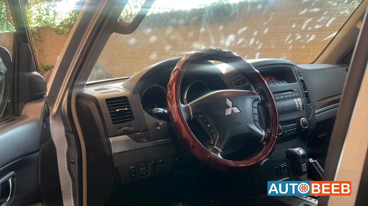 Mitsubishi Pajero 2009