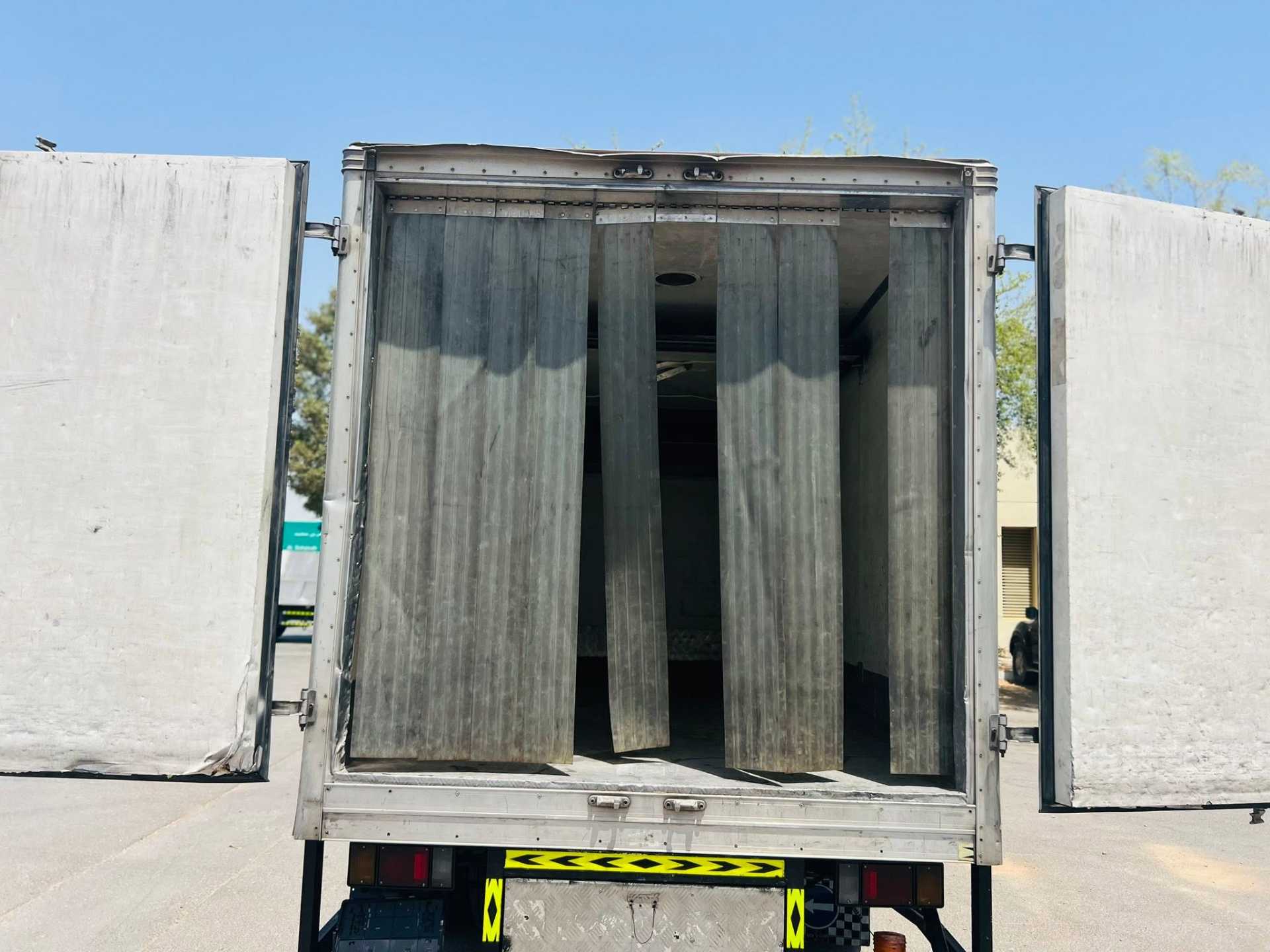 Box Isuzu 2011