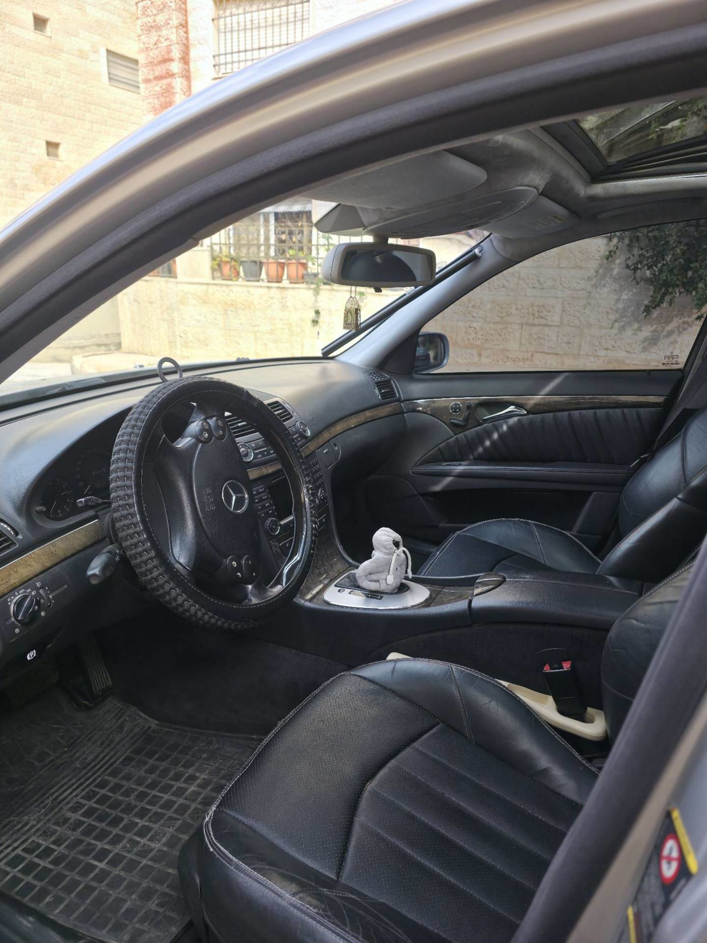 مرسيدس بنز E200 2005