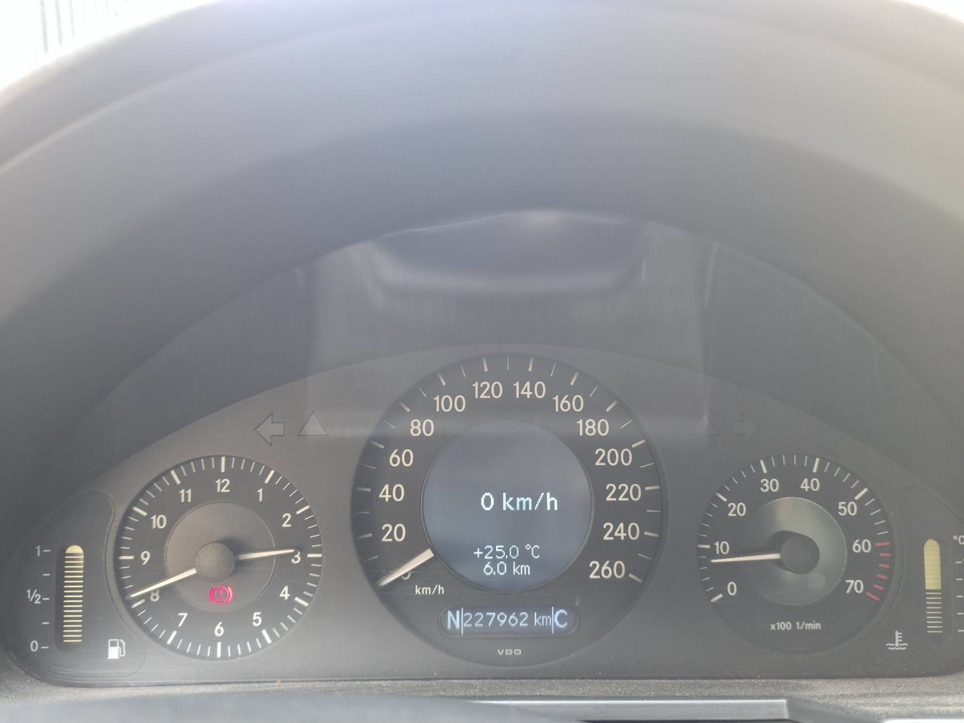 مرسيدس بنز E200 2005