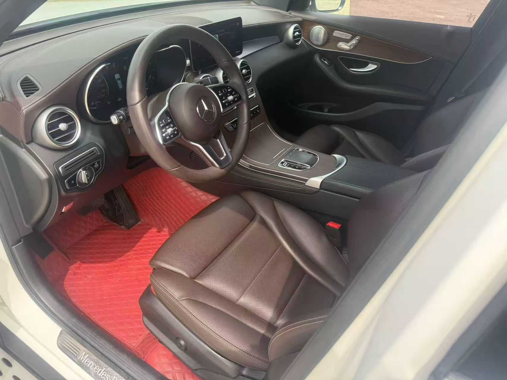 Mercedes Benz GLC300 2021