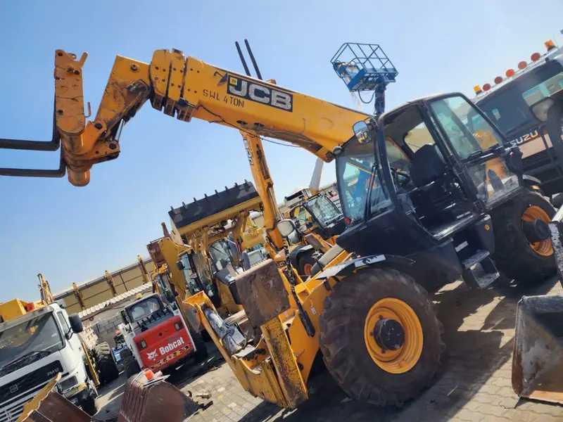 رافعة تلسكوبية جي سي بي 2025