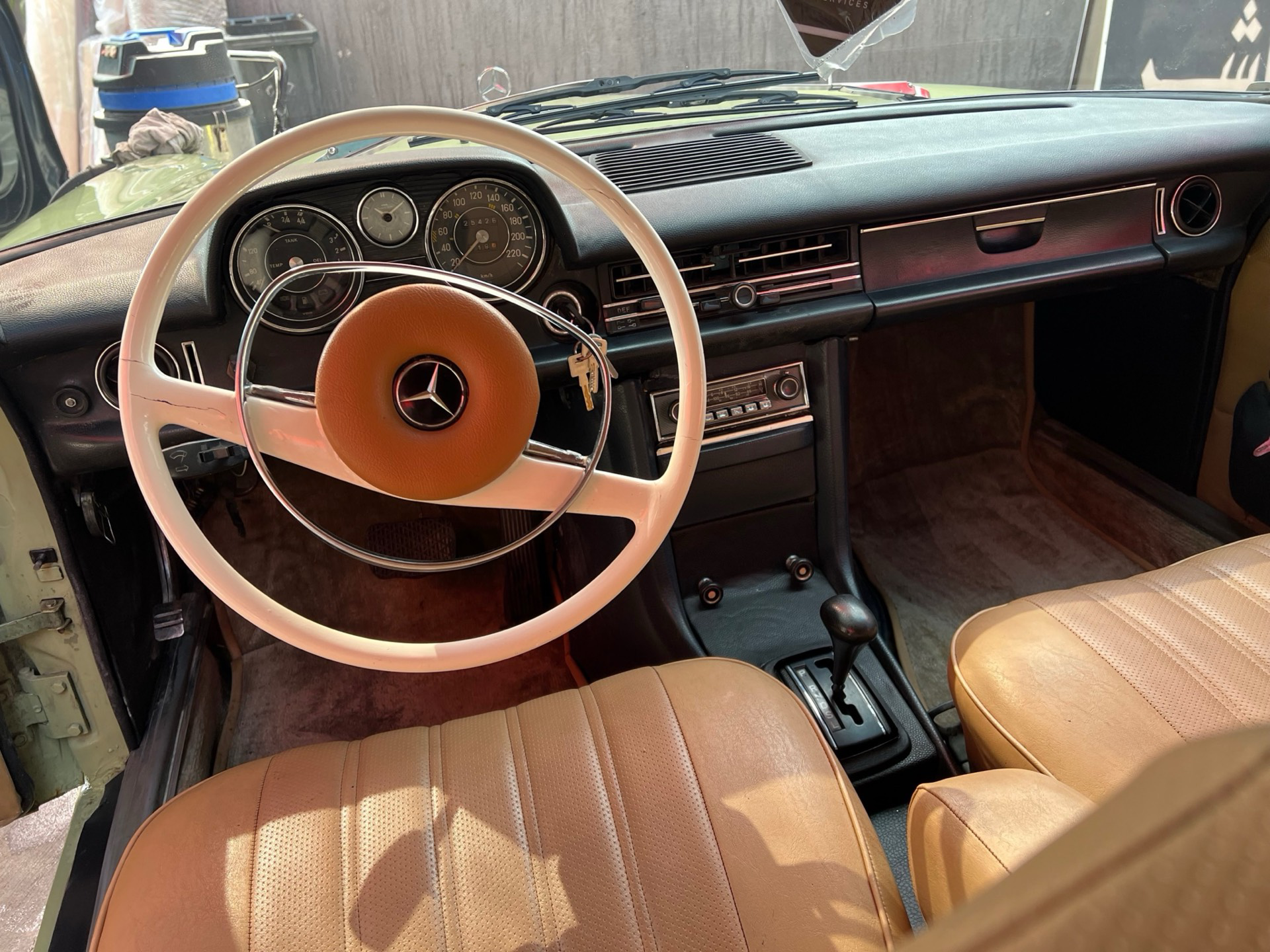 Mercedes Benz E200 1975
